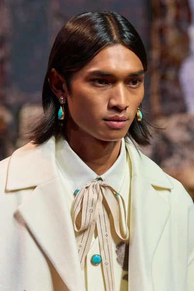 Look 1